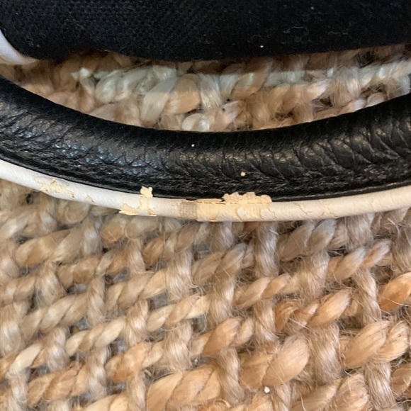 Lacoste Purse - Picture 9 of 9